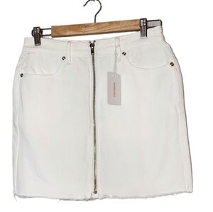 NWT Good American white denim Mini skirt. exposed full zipper. Women's size 6.